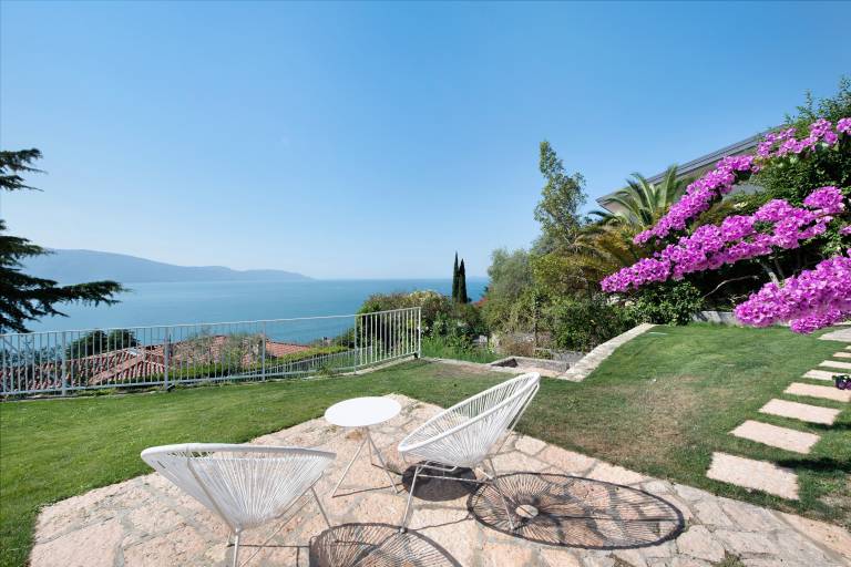Pet-Friendly Apartment Villa Gargnano with Lake View & Garden — photo 2