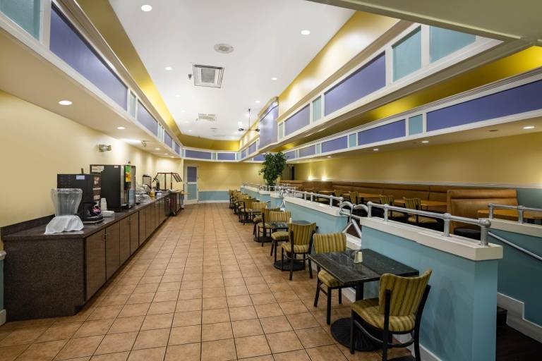 Super 8 by Wyndham Mobile I-65 — photo 4