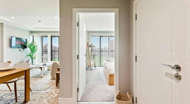 Beautiful Apartment in City Centre with Free Parking, Self-Check-In, Fast WiFi, Smart TV and Rooftop — photo 4