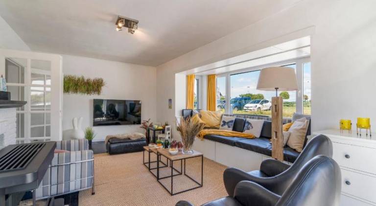 Vacation home with yard | Beach nearby | Perfect for remote work | Pets are welcome — photo 2