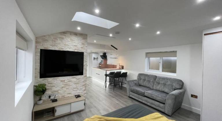 Private Luxury By The Sea, With A Personal Gym, Hot Tub, And Free Parking! — photo 2