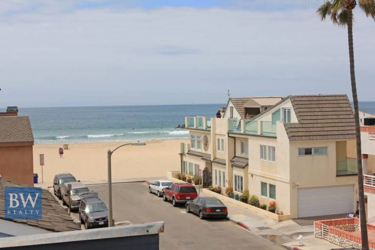 House with patio — photo 2