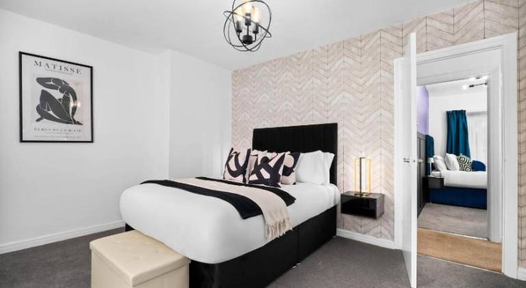 Stylish 3 Bedroom House - Garden - Pool Table - Parking 165M in Birmingham