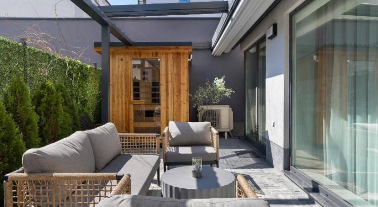Apartment with sauna, yard & terrace | Near Alexander Nevsky Cathedral — photo 3