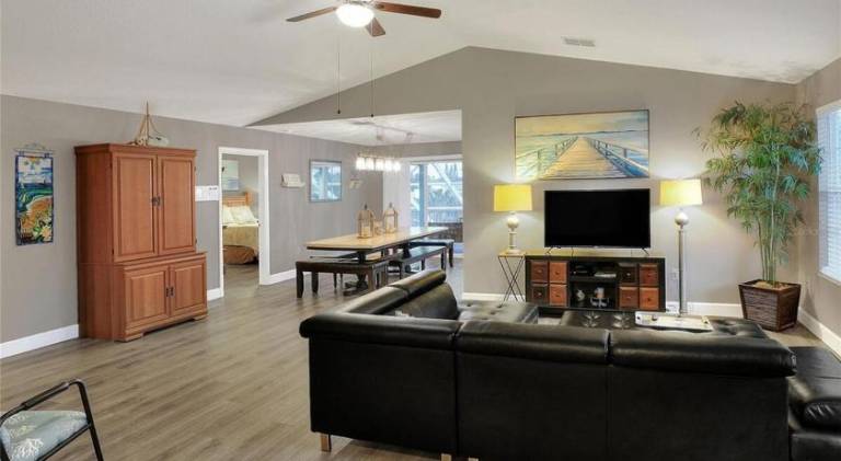 Wonderful vacation home with pool | Pets allowed — photo 2