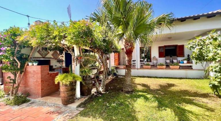 Ample villa with pool | Pets are welcome — photo 4