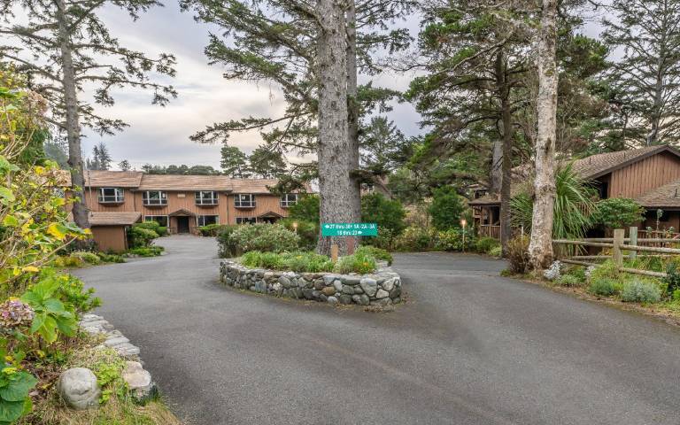 Gold Beach Inn and Ireland's Rustic Lodge — photo 5