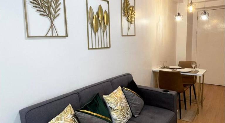 Serviced apartment with patio & yard — photo 2