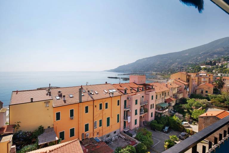 Holiday Apartment 'Margherita' with Sea View, Balcony & Wi-Fi — photo 3