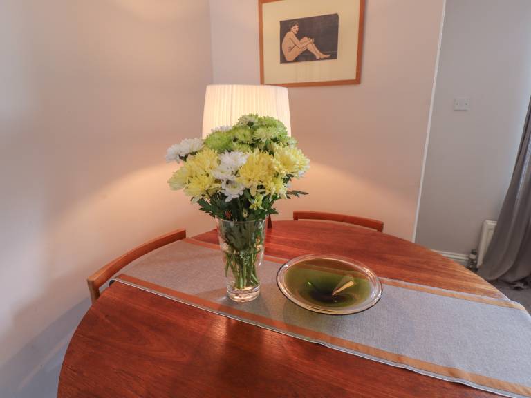 Cottage with patio — photo 4