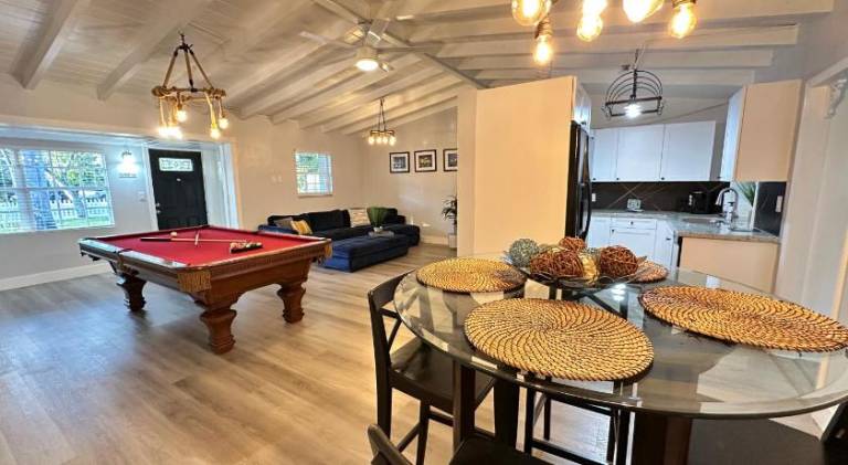 Fully equipped house with patio, private pool & yard | Pets are welcome — photo 4