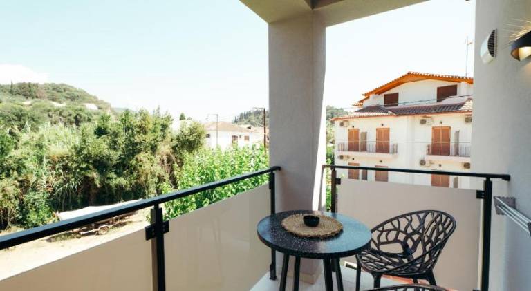 Rental apartment with patio & garden — photo 4