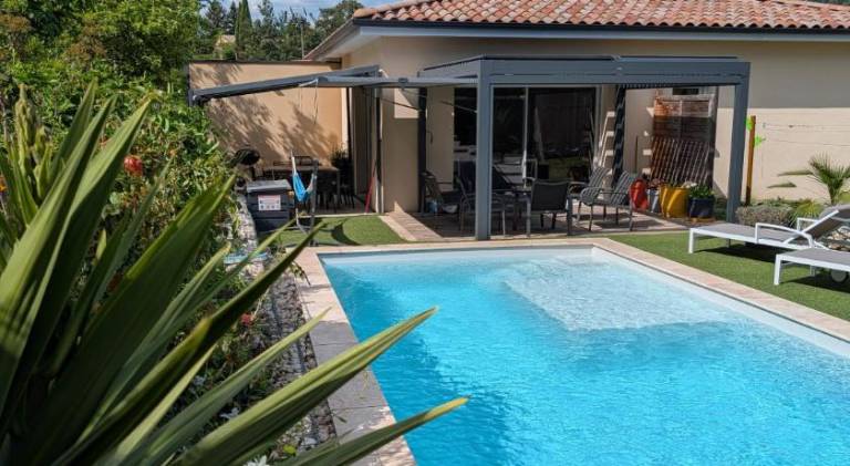 Villa with barbecue, private pool & patio | Good for workation in Aubenas