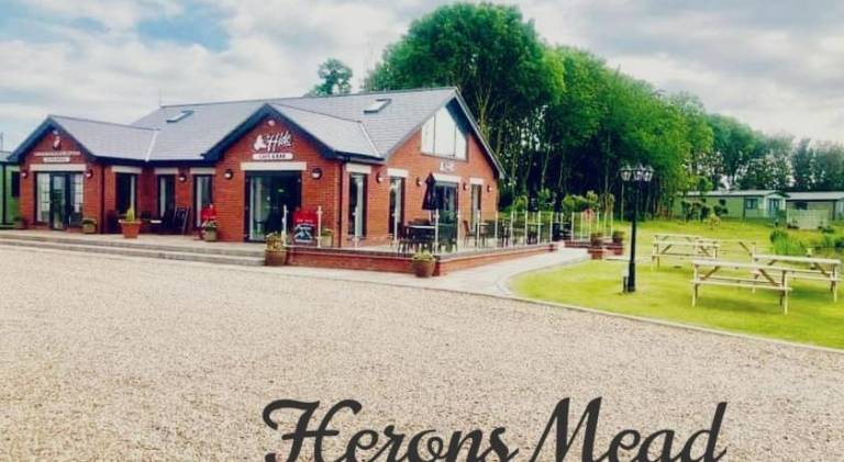 Herons Mead Touring Park and Fishing Lakes - Plot 18 — photo 3