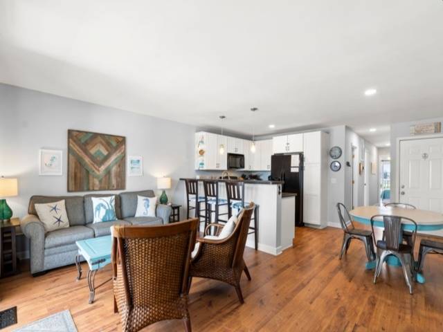 Condo with pool & patio — photo 4
