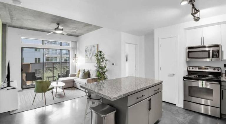 Apartment with pool — photo 4