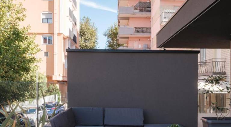 Serviced apartment with patio — photo 5