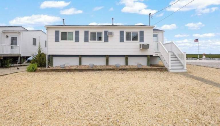 House Tuckerton