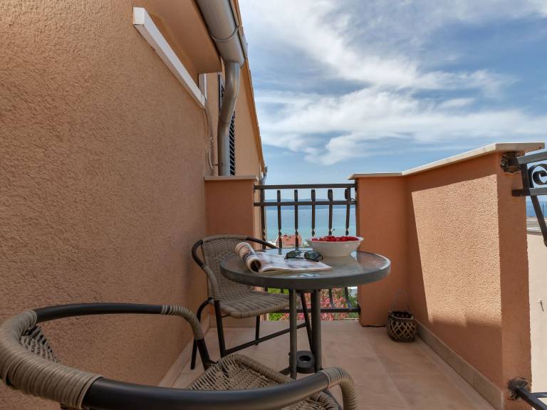 Private room with patio, grill & yard | Beach nearby | Pets are welcome — photo 3