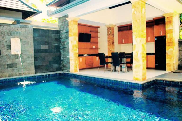 Villa Lebih