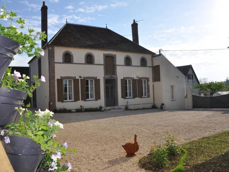 Charming cottage with jacuzzi and hammam in Burgundy in Troyes