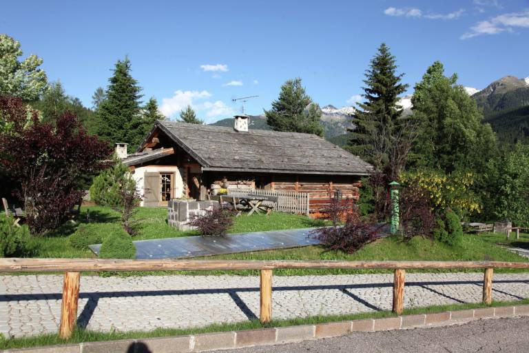 Apartment with sauna, garden & hot tub — photo 4