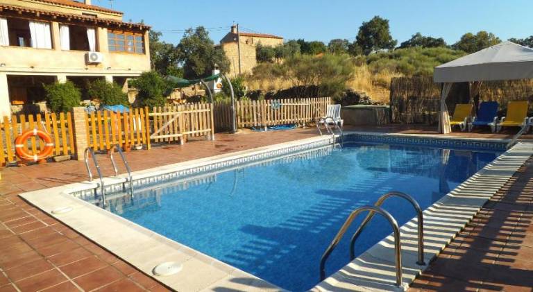 Vacation home with pool — photo 3