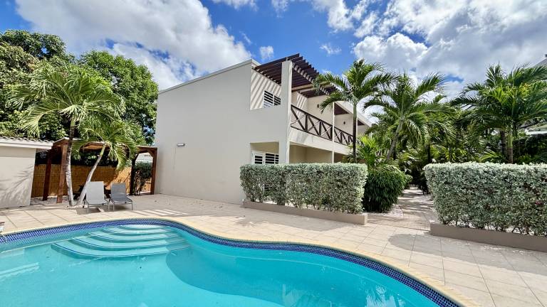 Apartment Pool Parking 5 min Mambo Beach New 2BR
