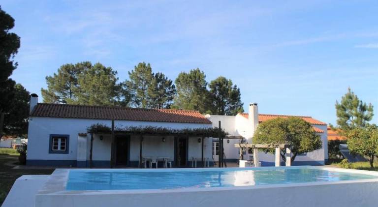 Fully equipped lovely house with patio, garden & private pool | Pet-friendly — photo 3