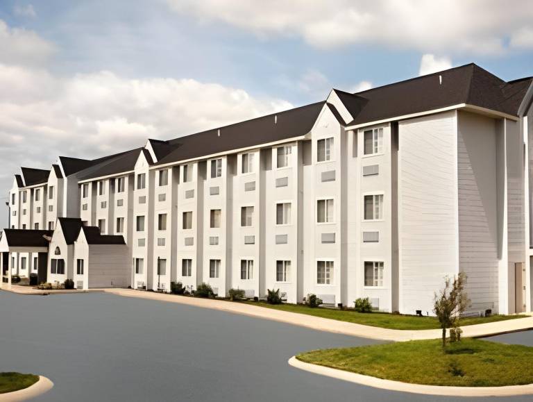 Microtel Inn & Suites by Wyndham Holland in Holland, MI
