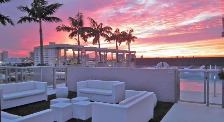 Nice vacation home with pool | Next to Miami Beach Botanical Garden | Next to the beach | Perfect for remote work | Dogs allowed in Miami Beach, FL