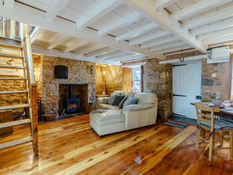 Cottage with barbeque, garden & terrace | Water view — photo 3
