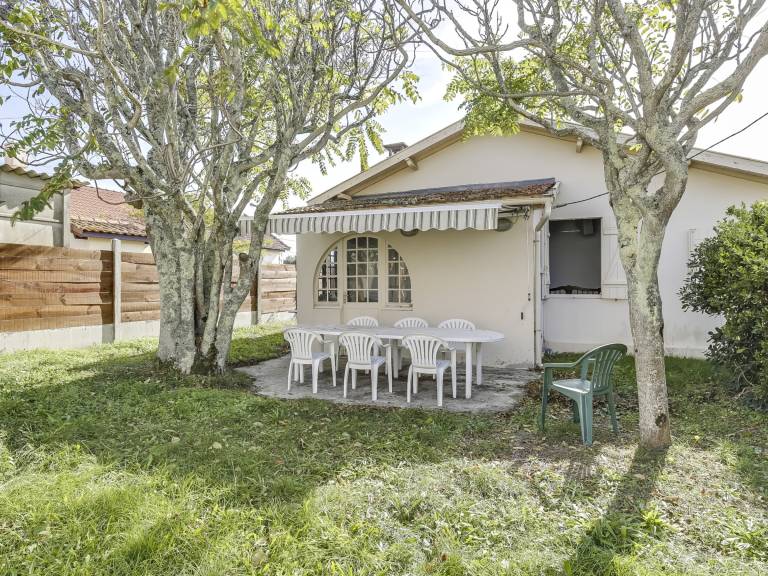 Cozy 3-BR House, 350m from Beach in Biscarrosse, Pet-Friendly — photo 2