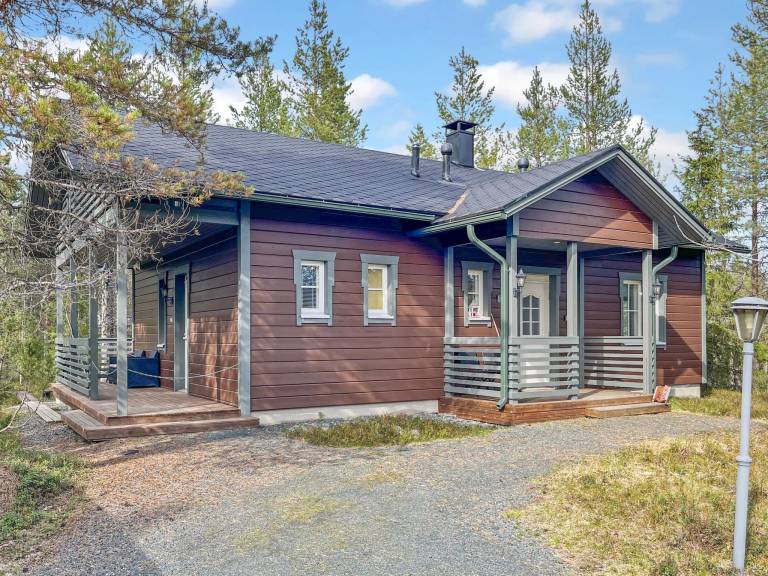 Beautiful vacation home with terrace & sauna | Pet-friendly in Kuusamo