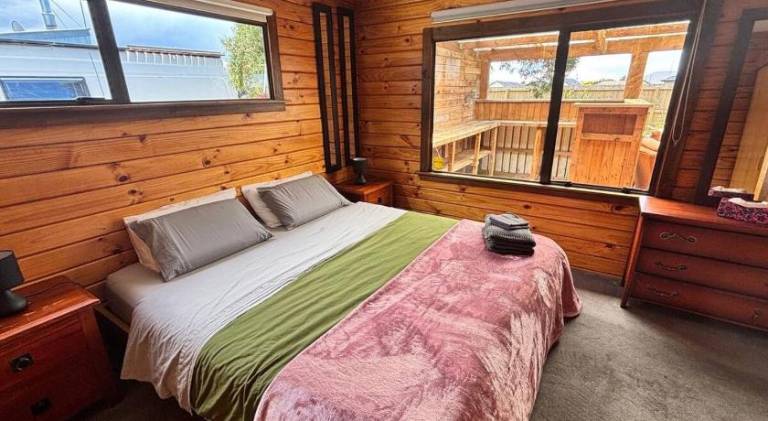 Chalet with jacuzzi — photo 3