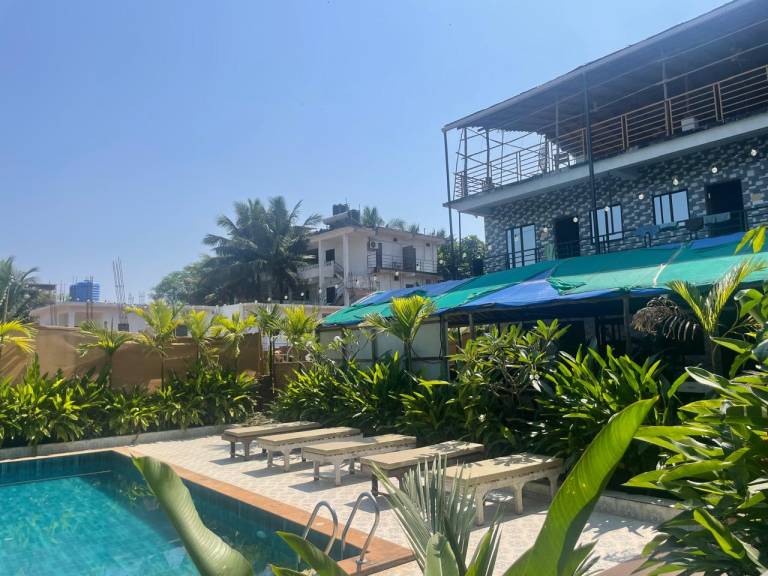 12 Monks Backpacker Resort in Arambol