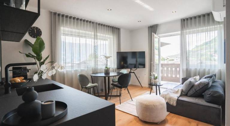 Nice holiday apartment with patio | Pet-friendly in Marlengo