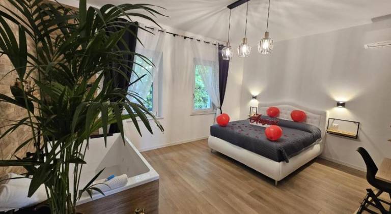 Rental apartment with jacuzzi — photo 2