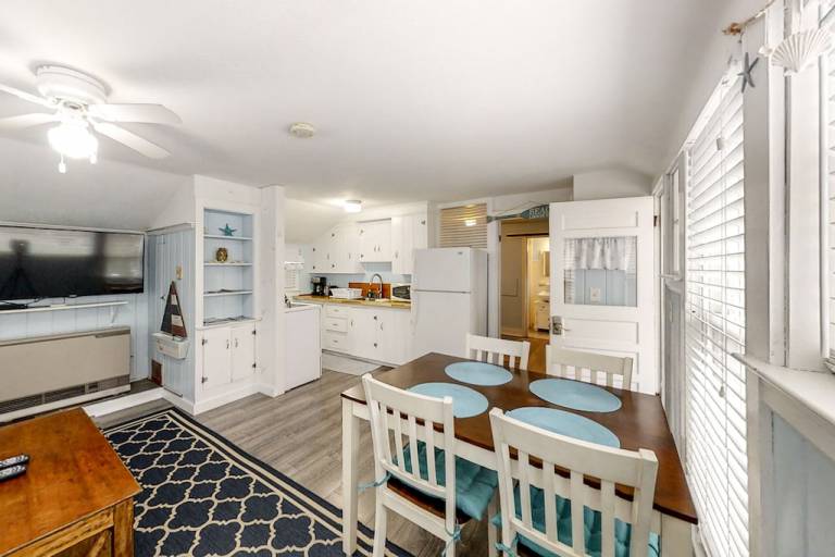 Cottage Pine Point