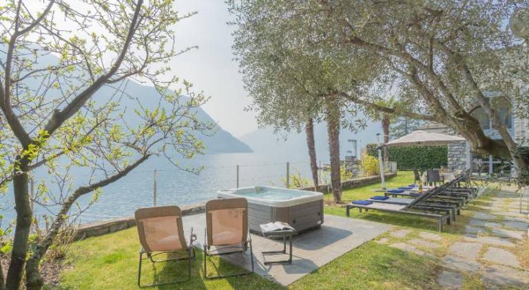 Villa with terrace, garden & jacuzzi in Tremezzina