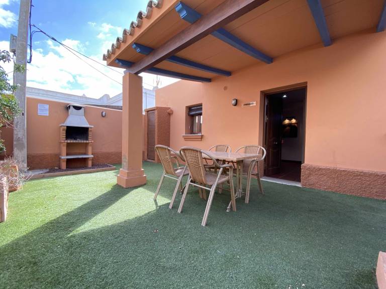 House with pool, terrace & yard | Beach view | Beach nearby | Dogs allowed — photo 5