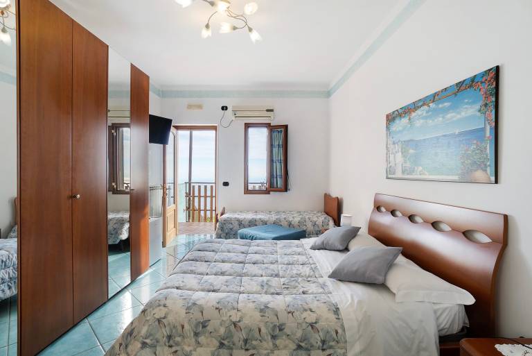Amalfi Room with Sea View — photo 3