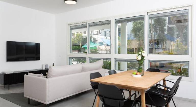 Charming serviced apartment | Next to Neve Tzedek | Perfect for remote work | Dogs allowed in Tel Aviv
