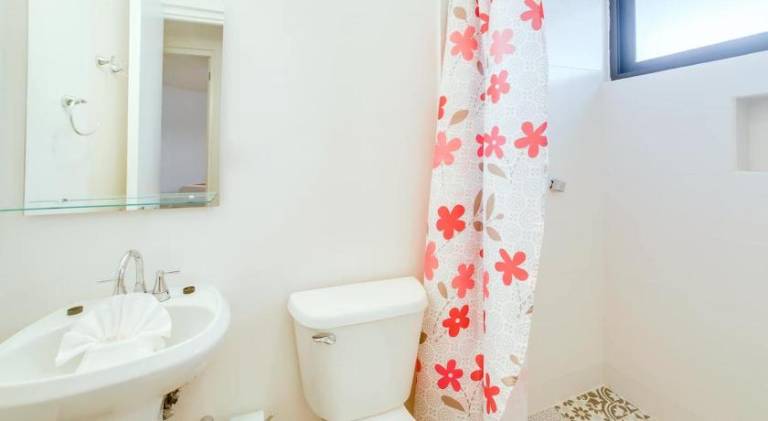 Wonderful rental apartment with yard, patio & private pool | Pets allowed — photo 4