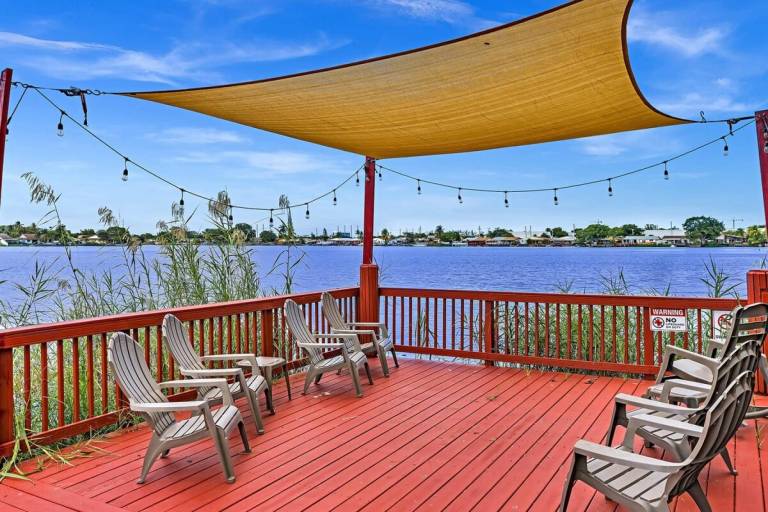 Beautiful Cozy Lakefront Home Casino Airport Beach
