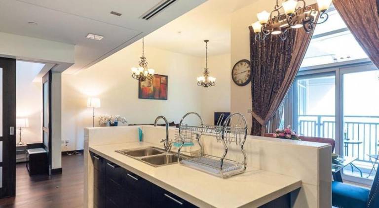Wonderful rental apartment with jacuzzi | Close to Burj Khalifa | Pets are welcome — photo 4