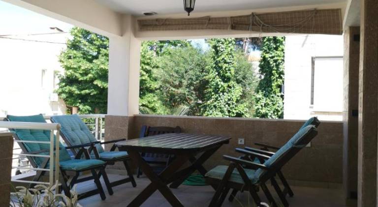 Holiday apartment with patio & barbeque — photo 4