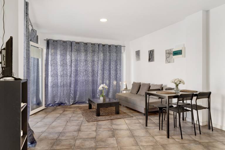 Vacation Apartment 'Las Flores2' with Sea and Beach View, Wi-Fi and Air Conditioning — photo 4