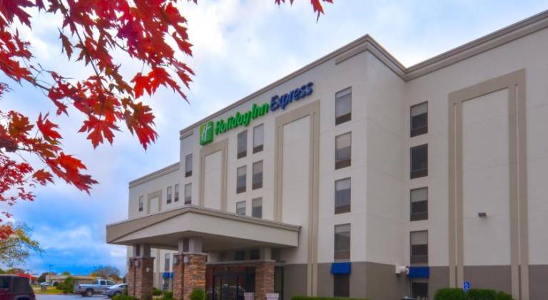 Holiday Inn Express & Suites Fayetteville University of Arkansas Area By IHG — photo 2