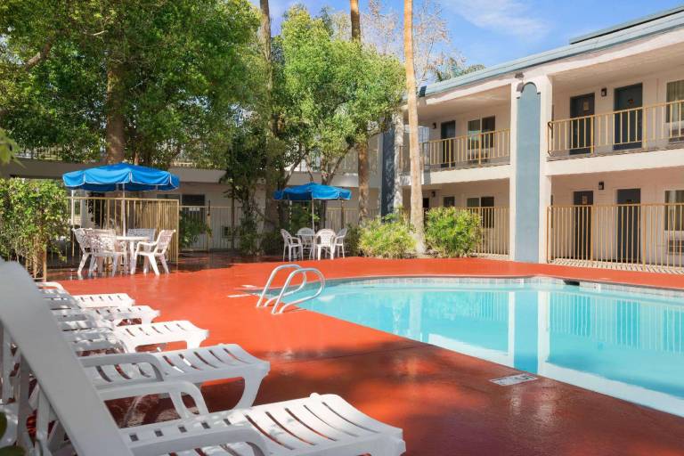 Travelodge by Wyndham Bakersfield — photo 4